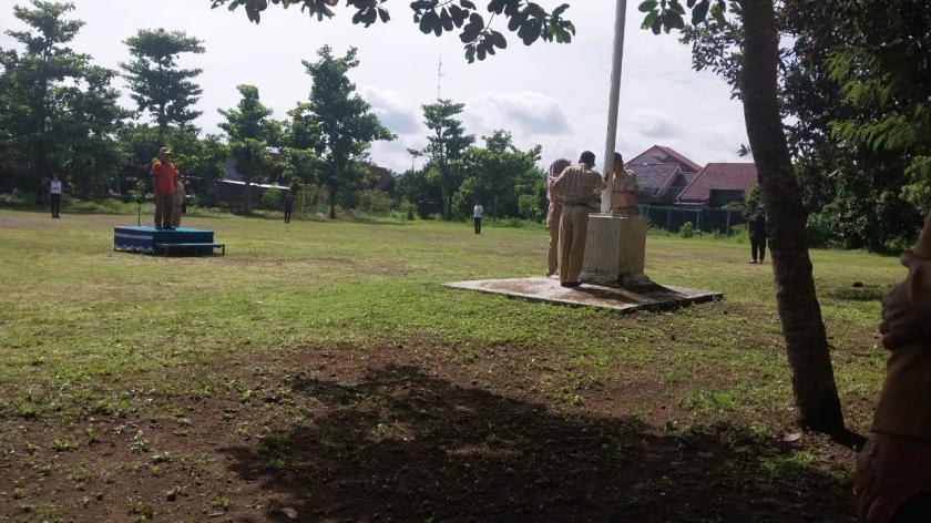 Dua Guru MTs Negeri 3 Sleman Ikuti Gladi Bersih Peringatan Upacara Hari Guru Nasional di SD Model