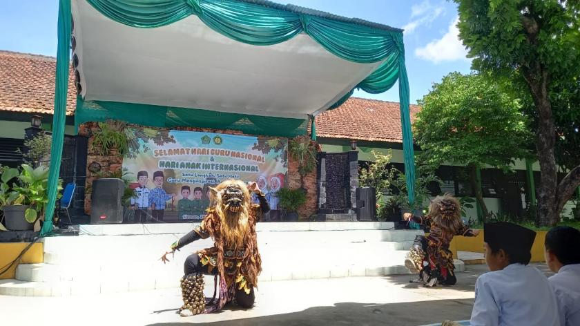 Hebohkan Panggung Sa’bania dan Meisya Kusuma Bawakan Tari Gedruk