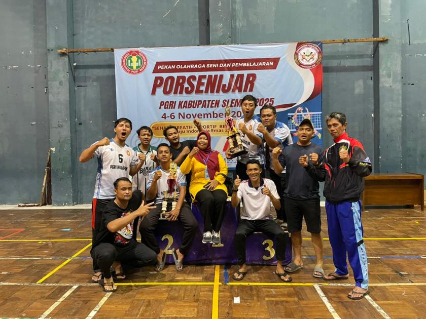 Guru MTsN 3 Sleman Raih Juara 3 Lomba Voli Putra dalam PORSENIJAR PGRI Sleman 2025