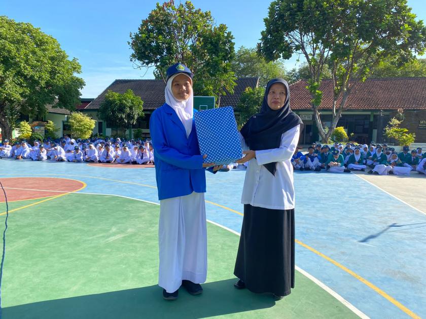 Kelas 8B MTsN 3 Sleman Menangkan Juara Mading Antarkelas