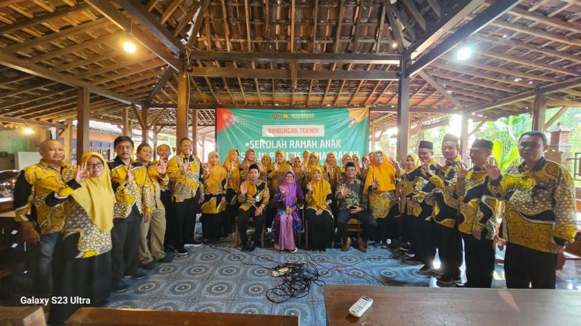 Awali Implementasi Madrasah Ramah Anak, MTs Negeri 3 Sleman Gelar Bimtek Madrasah Ramah Anak dan Disiplin Positif