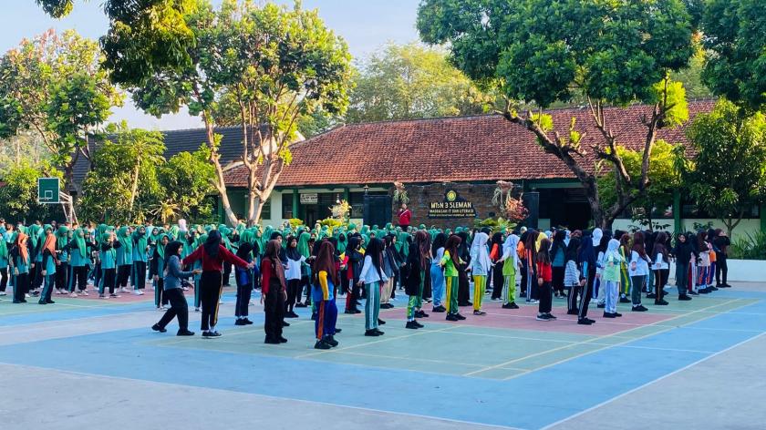 Senam Pagi Bersama, Wujudkan Madrasah Sehat dan Berprestasi