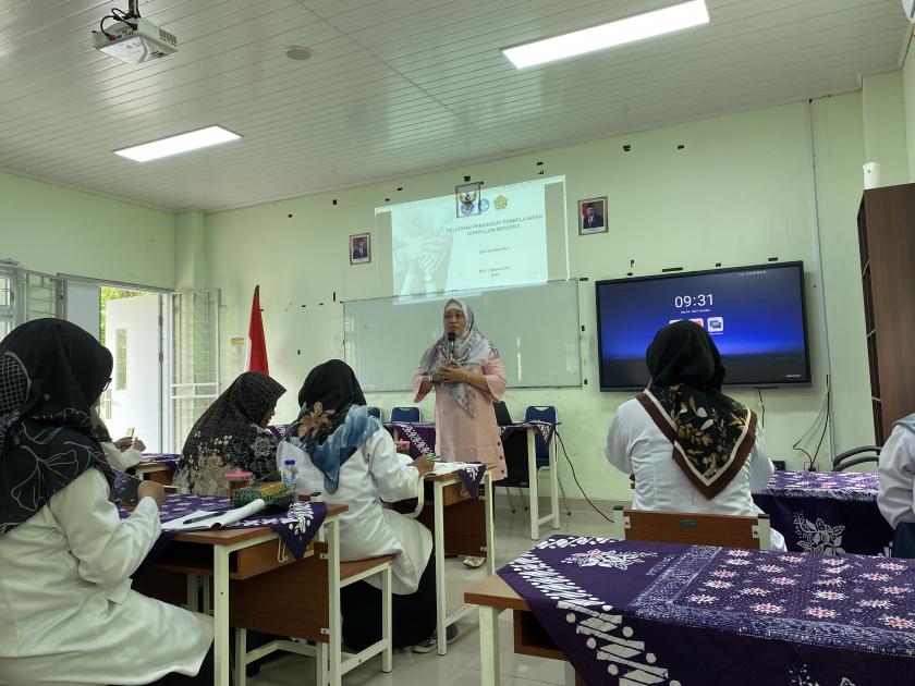 Maksimalkan Implementasi Kurikulum Merdeka, Guru Bahasa Indonesia MTsN 3 Sleman Ikuti Pelatihan