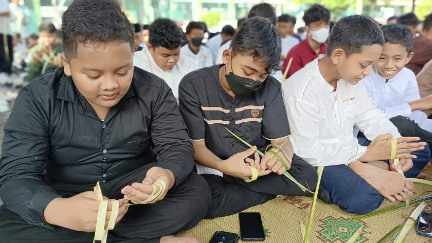 Lestarikan Tradisi Luhur, MTs Negeri 3 Sleman Adakan Sunur
