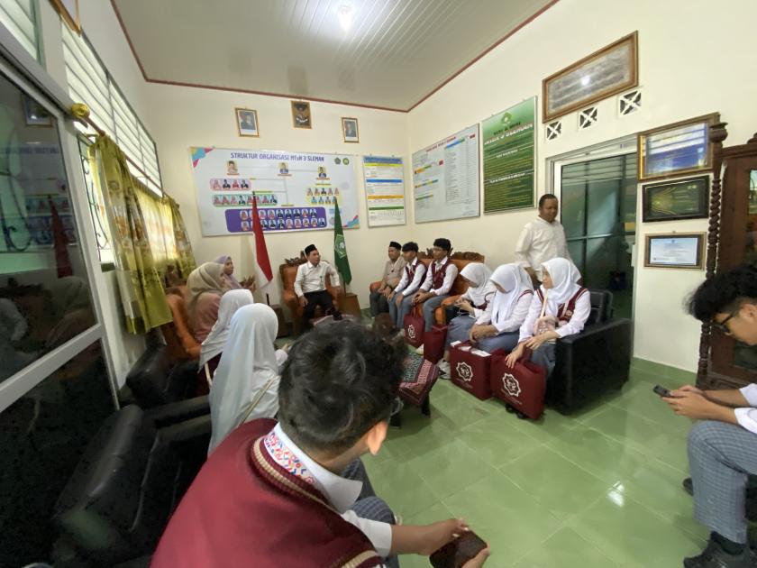 Dukung Kreativitas Siswa, MTs Negeri 3 Sleman Terima Kunjungan dari SMA Islamic Village Tangerang