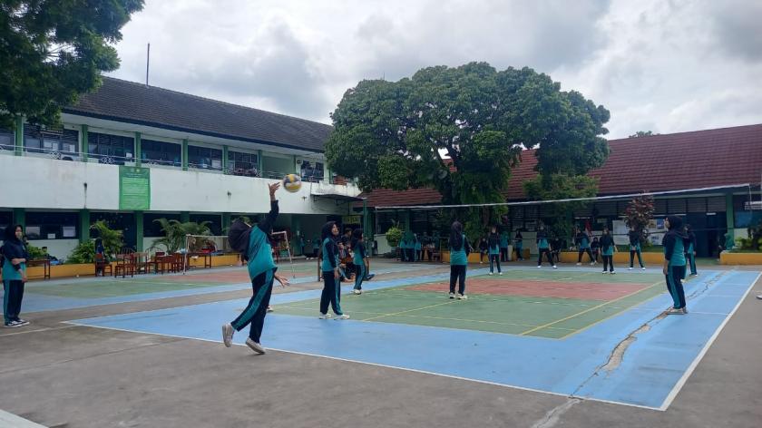 Junjung Tinggi Sportivitas Pertandingan Voli Putri Class Meeting 2025
