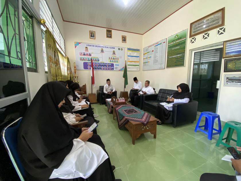 Tingkatkan Kualitas Madrasah, MTs Negeri 3 Sleman Lakukan Persiapan Evaluasi Diri Madrasah (EDM)