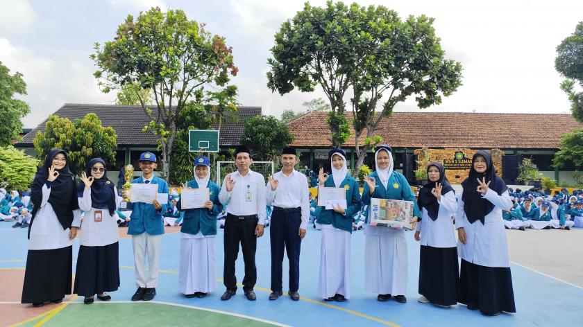 Panen Piagam, Pemberian Apresiasi Prestasi Siswa MTsN 3 Pekan Awal Oktober