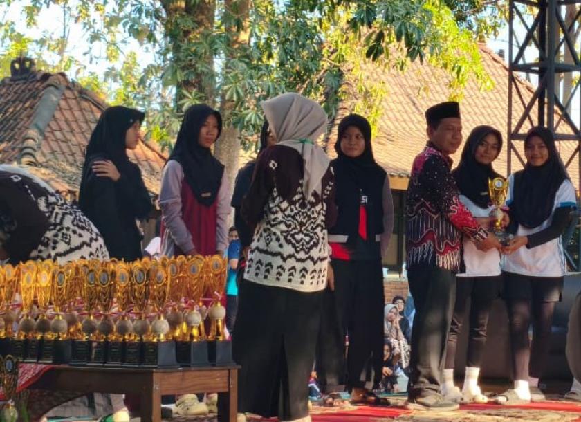 Tim Ganda Bulu Tangkis Putri MTsN 3 Sleman Sukses Raih Juara 2 PKM Kabupaten Sleman