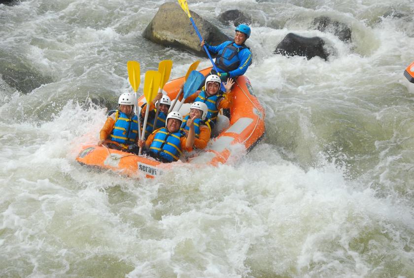 MTsN 3 Sleman Taklukkan Tantangan Arung Jeram Serayu