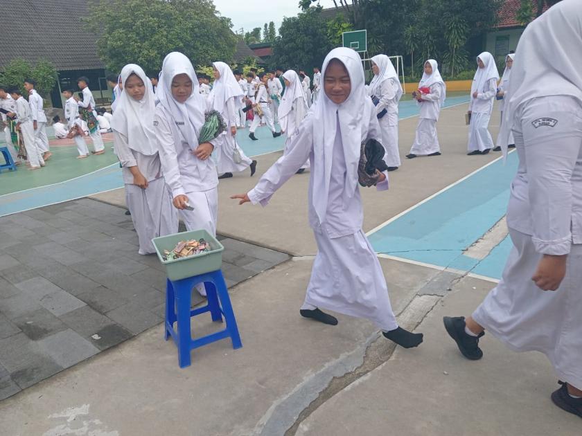 MTsN 3 Sleman Galang Dana Peduli Bencana Banjir Bandang Sumatra, Hari Pertama Kumpulkan Rp 4,7 Juta Lebih