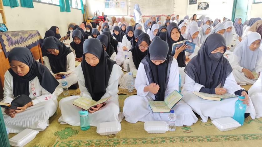 Peringati Hari Santri Nasional  ke-10, MTs Negeri 3 Sleman Gelar Khotmil Quran dengan Khidmat