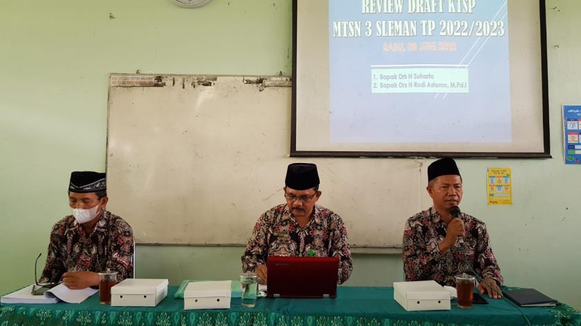 Sempurnakan KTSP,  MTsN 3 Sleman Adakan Workshop Review Draft KTSP