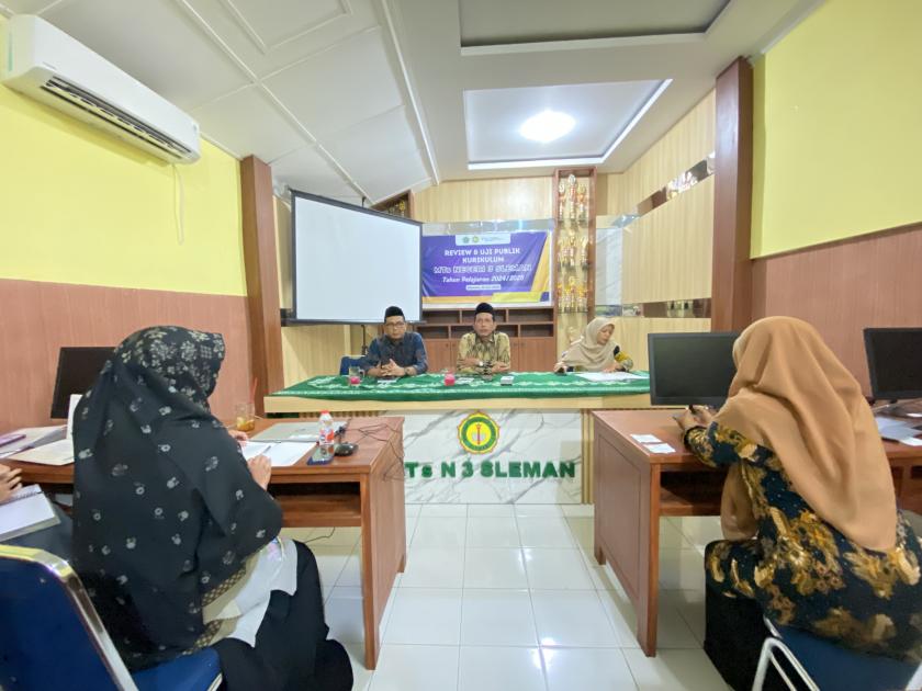 Rapatkan Barisan, Tim Literasi MTs Negeri 3 Sleman Lakukan Koordinasi