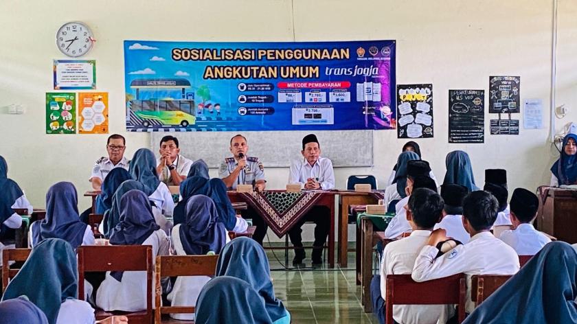 Siswa MTsN 3 Sleman Antusias Ikuti Sosialisasi Angkutan Umum Trans Jogja