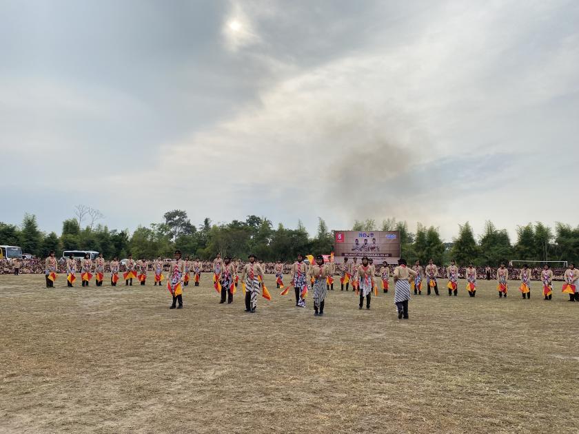 Undang Decak Kagum, Pasukan Tari Semafor MTs N 3 Sleman Tampil Memukau