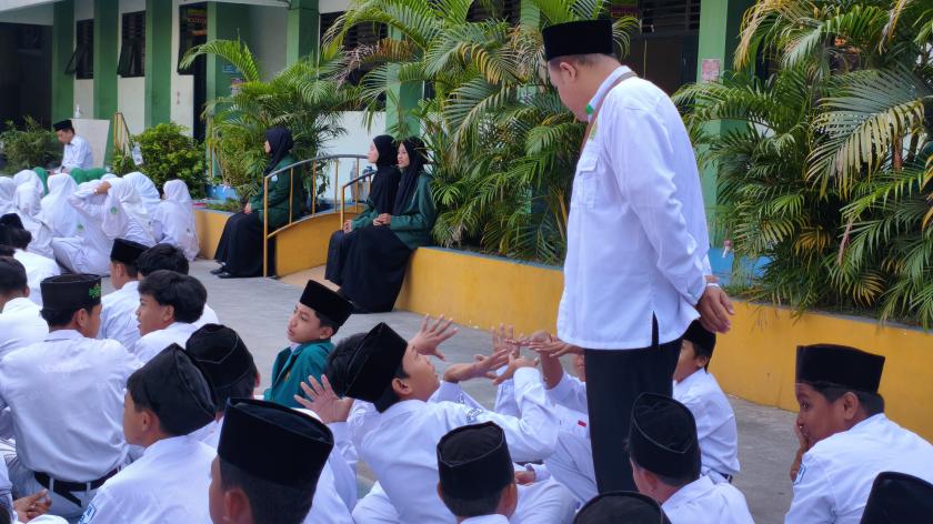 Screening Kuku dan Kedisiplinan Berpakaian Siswa MTs N 3 Sleman