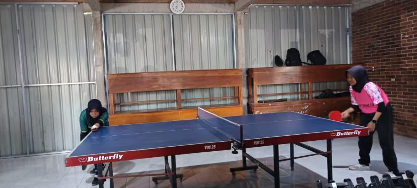 Perkokoh Tradisi Juara, Atlet Tenis Meja MTsN 3 Sleman Dzakiya Atiqa Sakhi Tampil Penuh Semangat di PKM 2026