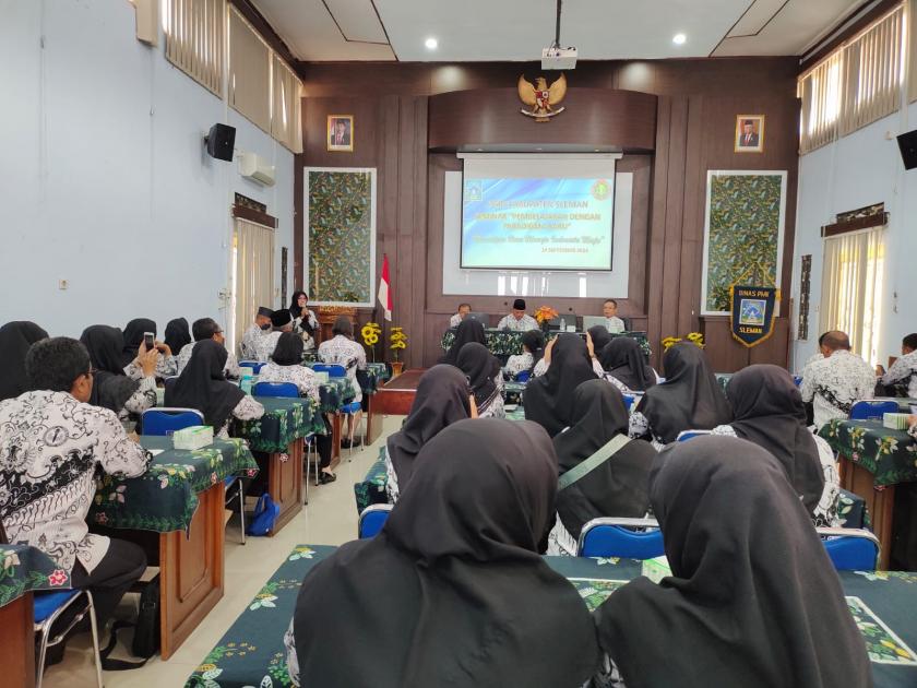 Guru MTs Negeri 3 Sleman Ikuti Seminar “Pembelajaran dengan Paradigma Baru