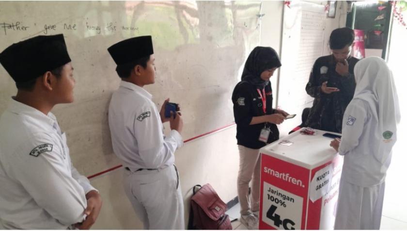 Smartfren Dukung Semangat Digitalisasi di MTs Negeri 3 Sleman melalui Pembagian Kuota Gratis Siswa