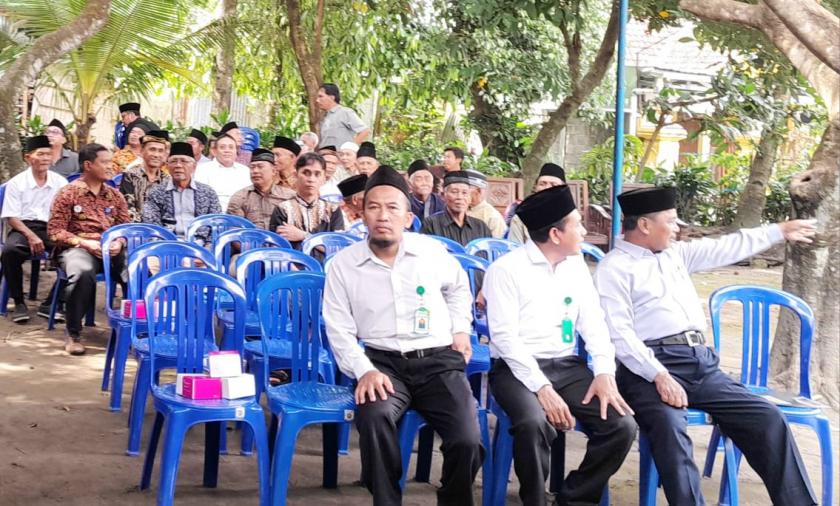 Kuatkan Rasa Empati, MTs N 3 Sleman Takziah ke Tetangga Madrasah