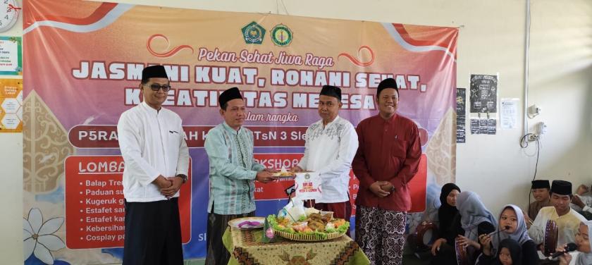 Khidmat, MTsN 3 Sleman Peringati Harlah ke-56 dengan Pengajian