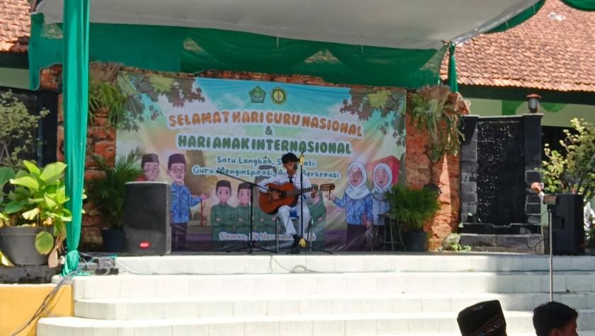 Mika Pukau Hadirin Bawakan Lagu Lihat Kebunku