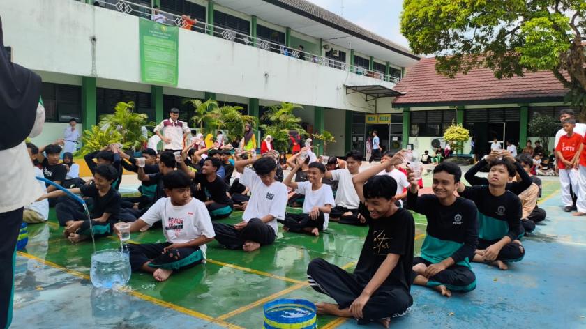 Estafet Air Semarakkan HUT RI ke-81, Murid MTsN 3 Sleman Adu Kekompakan