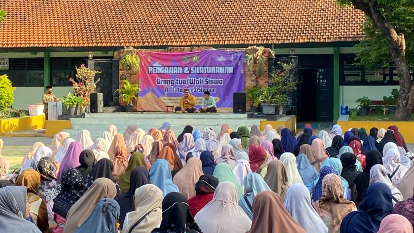 Pengajian POT MTs Negeri 3 Sleman Tekankan Pentingnya Peran Orang Tua dalam Mendidik Anak