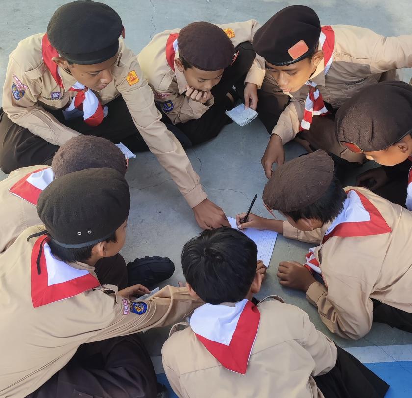 Uji Kekompakan, Kepekaan, dan Kebersamaan, Penggalang MTsN 3 Sleman Belajar Sandi Morse