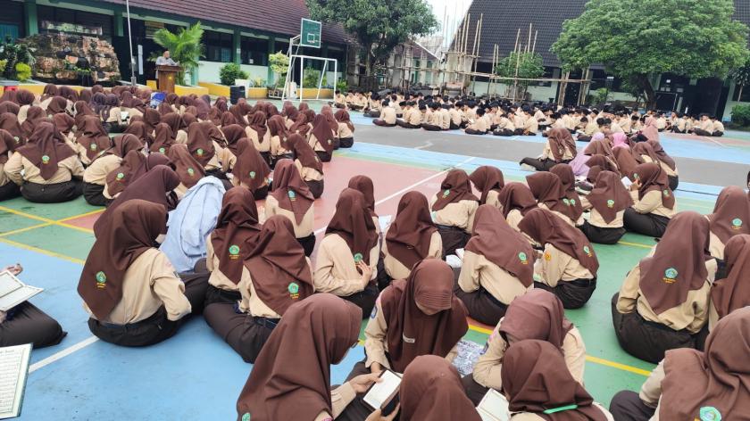 Gema Wahyu Ilahi di Halaman MTsN 3 Sleman: Tadarus Bersama Bawa Nuansa Baru