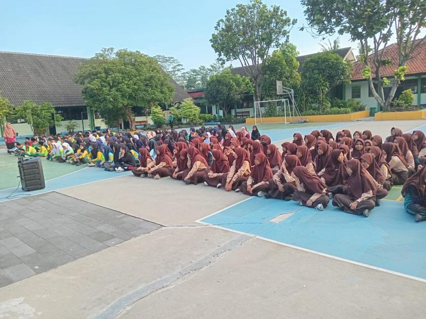 Screening Kuku Rapikan Rambut, Guru dan Murid MTs Negeri 3 Sleman Gayung Bersambut