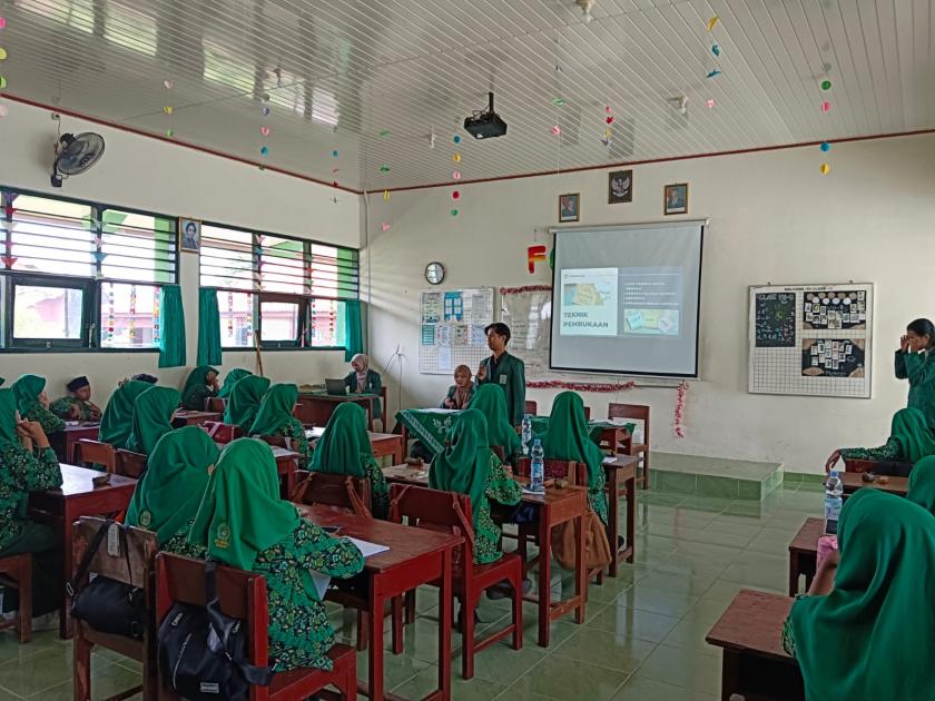 Pertajam Skill Public Speaking, Kelas Jurnalistik MTsN 3 Sleman Ikuti Workshop “Berani Bicara Taklukan Dunia”