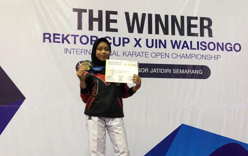 Siswi MTsN 3 Sleman Borong Medali Cabang Karate Rektor Cup X UIN Walisongo