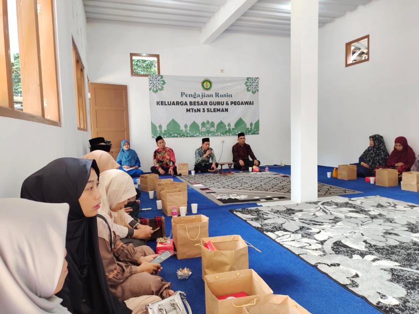Pererat Silaturahmi, MTs Negeri 3 Sleman Gelar Pengajian Keluarga