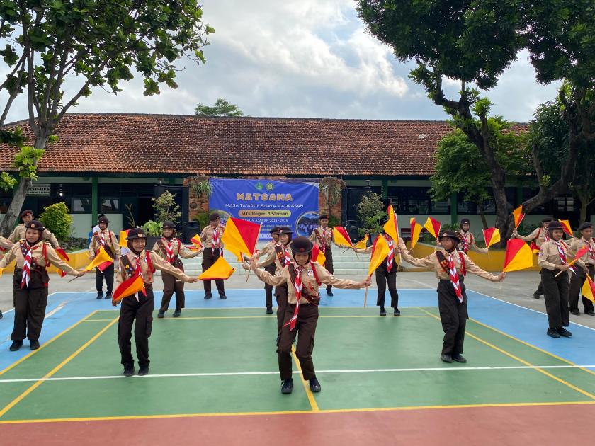 Atraksi Tarian Semafor Majelis Penggalang (MP) Meriahkan Matsama MTsN 3 Sleman
