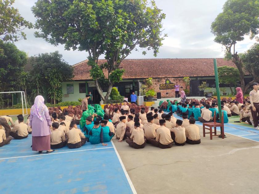 Tegakkan Disiplin Peraturan, MTs Negeri 3 Sleman Gelar Penertiban