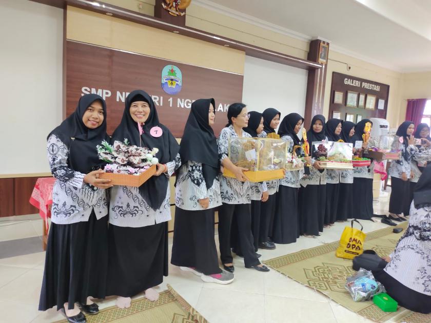 Lomba Membuat Hantaran Diikuti Guru MTs Negeri 3 Sleman