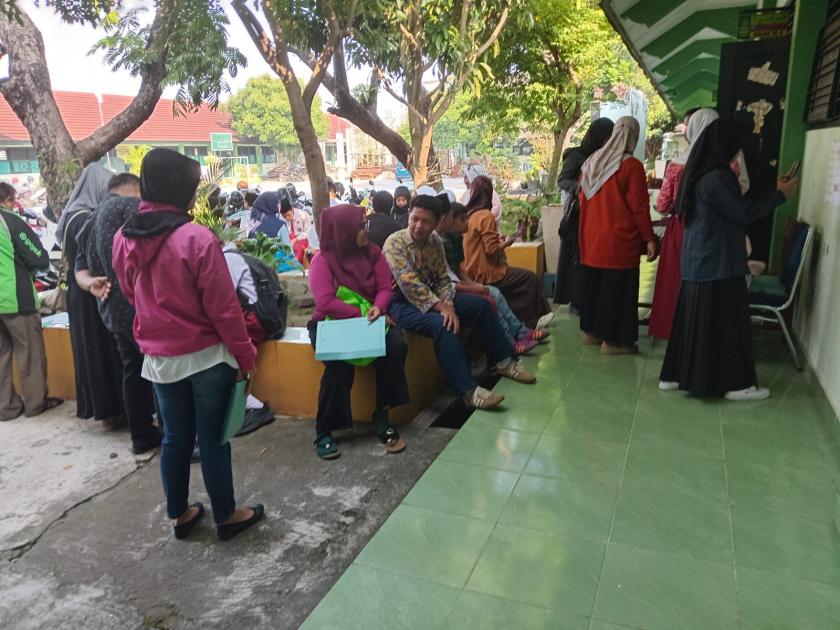 Antusias Tinggi Warnai Hari Pertama Pendaftaran PMBM MTsN 3 Sleman Tahun Pelajaran 2025/2026