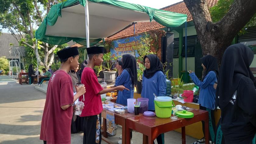 Market Day MTsN 3 Sleman Warnai Acara Class Meeting dan Gelar Karya P5RA