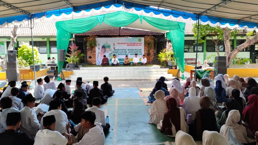 Gelorakan Semangat Harlah ke-58 dan Maulud Nabi, Pengawas Pembina Doakan Kemajuan MTsN 3 Sleman