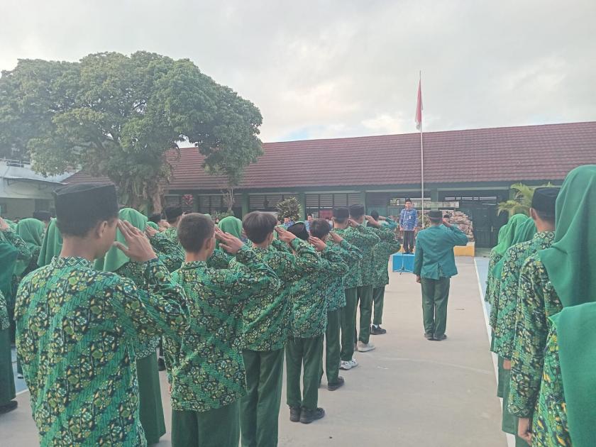 Tertib dan Khidmat, MTs Negeri 3 Sleman Gelar Upacara Hari Anak Nasional