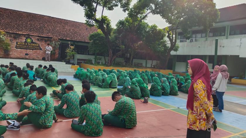 Siswa MTs Negeri 3 Sleman Antusias Ikuti Sosialisasi Transportasi Digital dari MAXIM