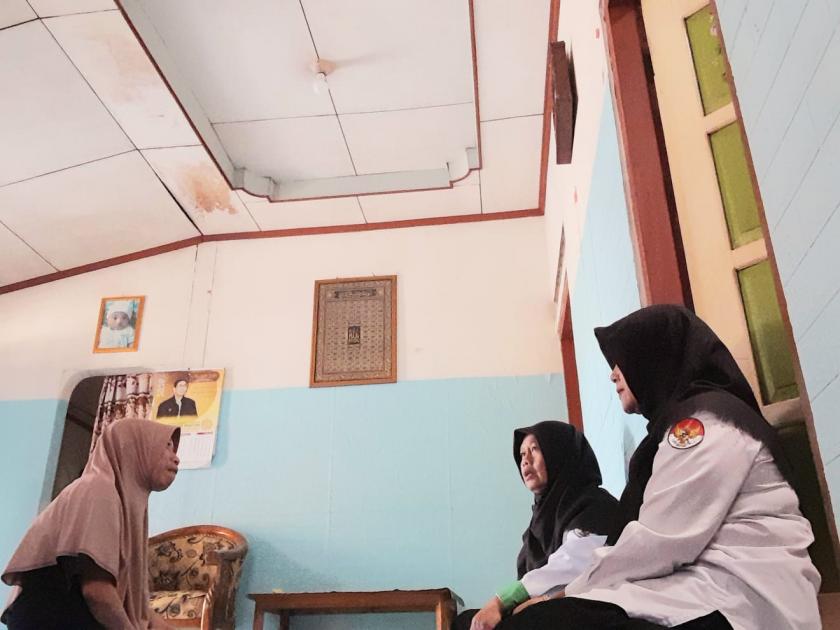 Bentuk Kepedulian Madrasah, Guru BK dan Wali Kelas MTsN 3 Sleman Kunjungi Ahmad Muafiq yang Sedang Sakit