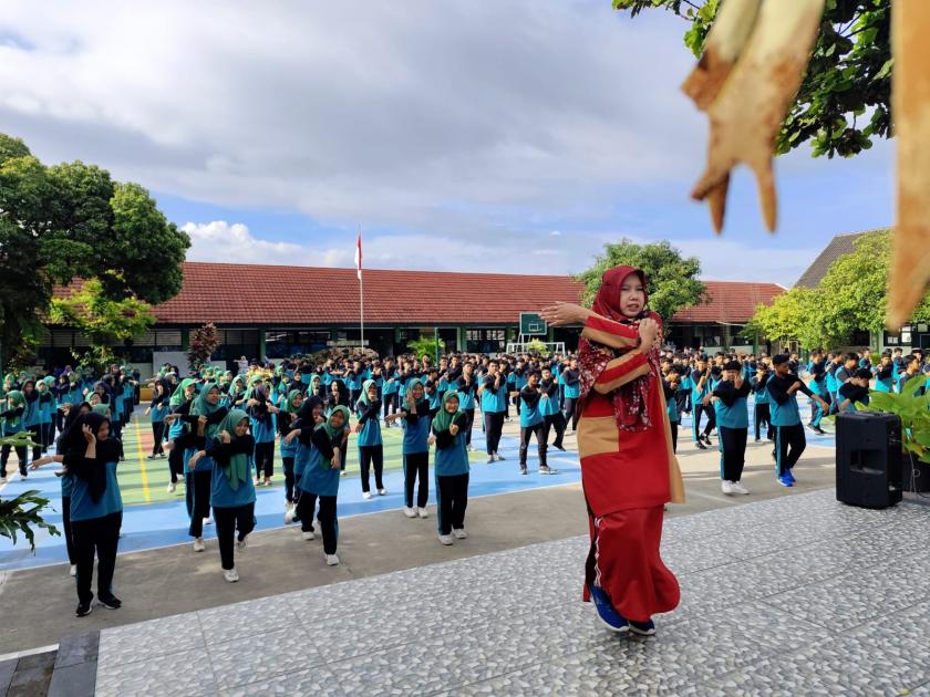 Seluruh Warga Madrasah Antusias Ikuti Senam Jumat Pagi