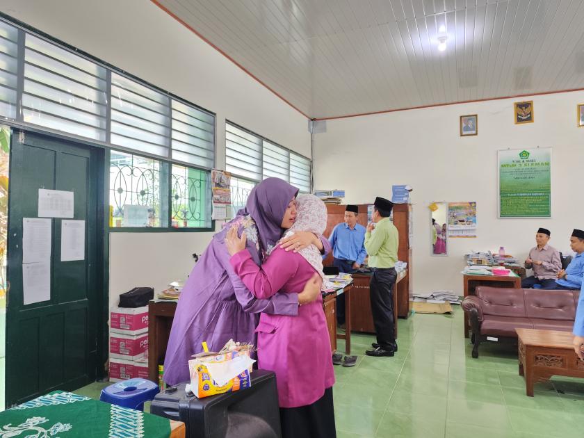 Resmi Bertugas di Satker Baru, Mrs Ika Pamit dari MTs Negeri 3 Sleman