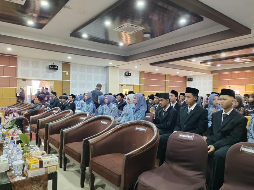 Komite MTs Negeri 3 Sleman Berikan Apresiasi dan Motivasi pada Akhirussanah Kelas IX