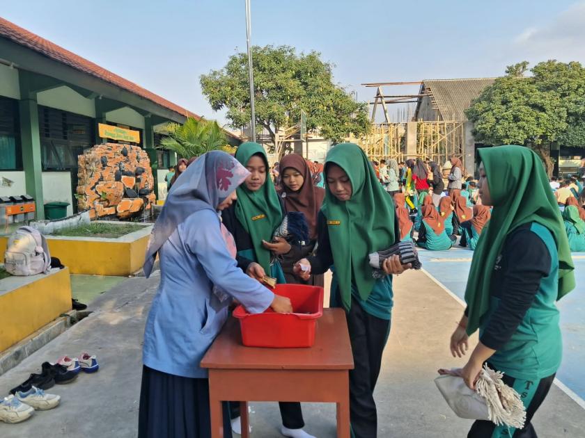 Wujud Kepedulian, MTsN 3 Sleman Galang Donasi dan Doa Bersama untuk NTT