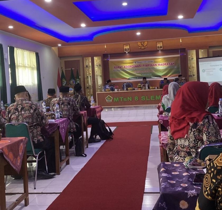 Kepala Madrasah dan Kepala Tata Usaha MTs Negeri 3 Sleman Hadiri Rakorpim