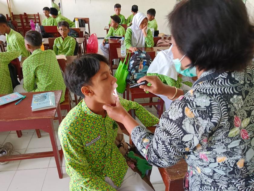 Bekerja Sama dengan Puskesmas II Ngemplak, MTsN 3 Sleman Lakukan Screening Kesehatan Siswa